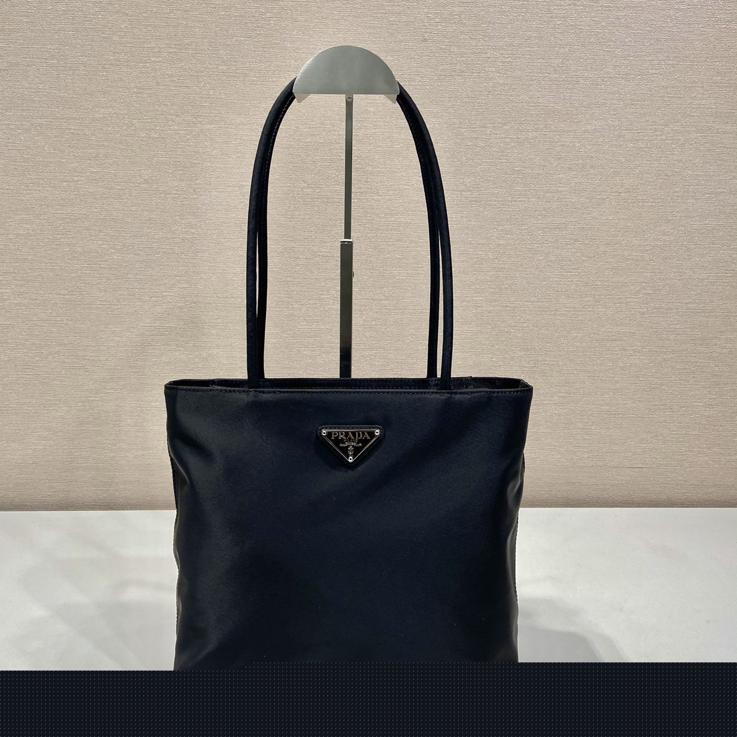 Pra*a shopping bags